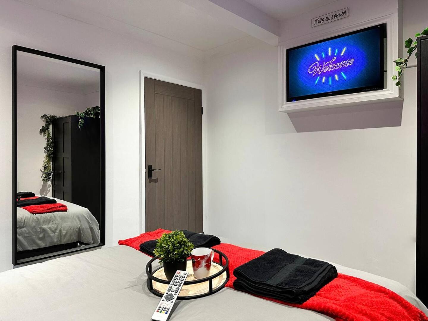 Boutique Backyard Bungalow - Brimsdown Enfield Exterior foto